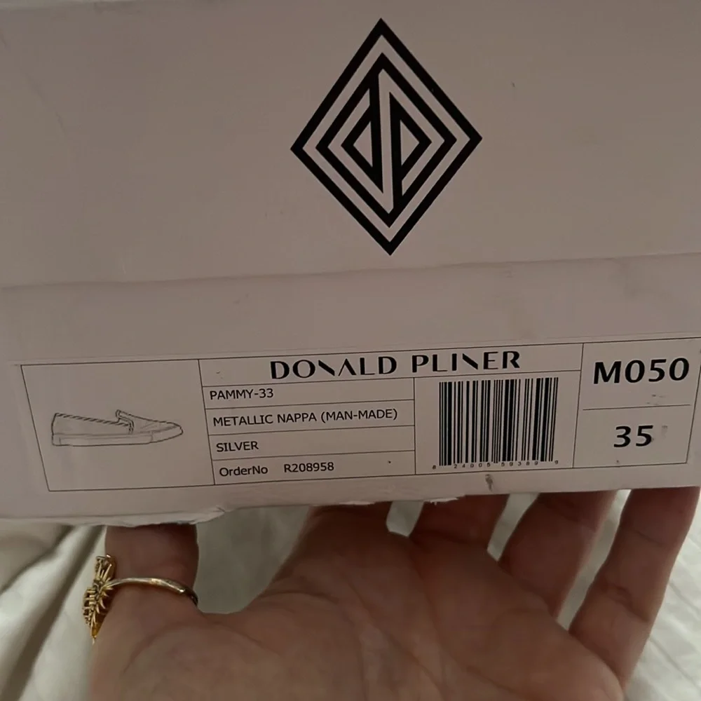 NIB Donald Pliner Pammy Women's Metallic Silver Quilted Slip-on Sneaker